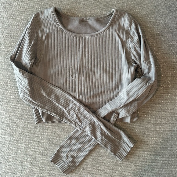 lululemon athletica Tops - Lululemon ebb to street long sleeve top size 6